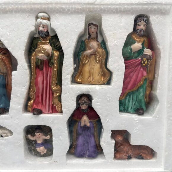 Vintage Nativity Set #5 Ceramic Hand-Painted Christmas Figurines - Picture 4 of 5